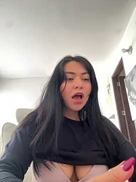 Snapshot of PetitLumiere chatting on February 26, 6:15 pm PetitLumiere online show from February 26, 6:15 pm