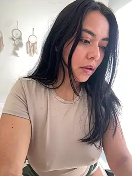 Snapshot of PetitLumiere chatting on February 10, 1:55 pm PetitLumiere online show from February 10, 1:55 pm