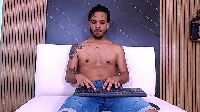 Snapshot of ricky_vill_ chatting on June 9, 11:44 am ricky vill online show from June 9, 11:44 am