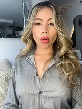 Snapshot of Ammy_Castro chatting on May 30, 10:15 pm Ammy Castro online show from May 30, 10:15 pm