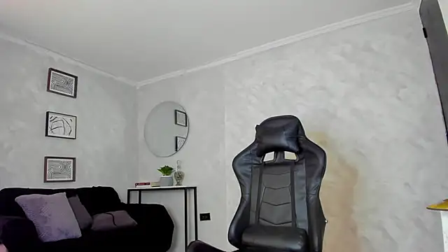 deyy madissonn online show from March 14, 8:15 pm