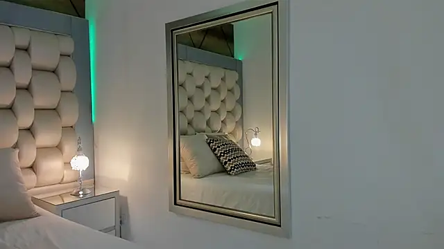 Snapshot of Helleamazing chatting on February 23, 5:01 am Helleamazing online show from February 23, 5:01 am