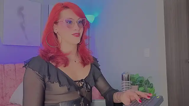 Juliana Saenzz online show from November 11, 4:24 pm