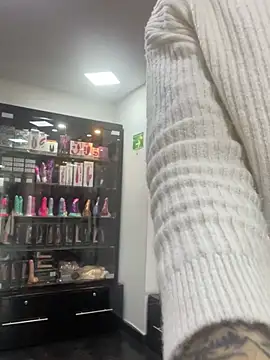 Snapshot of Juliana_Saenzz chatting on March 22, 3:42 pm Juliana Saenzz online show from March 22, 3:42 pm