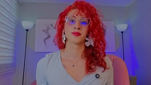Juliana Saenzz online show from February 9, 10:30 pm