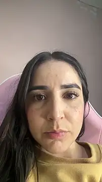 Snapshot of Victoria-And1 chatting on November 20, 1:50 am Victoria-And1 online show from November 20, 1:50 am