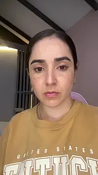 Snapshot of Victoria-And1 chatting on November 29, 1:06 am Victoria-And1 online show from November 29, 1:06 am