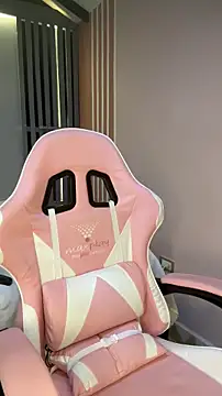 Snapshot of Victoria-And1 chatting on November 4, 1:09 am Victoria-And1 online show from November 4, 1:09 am