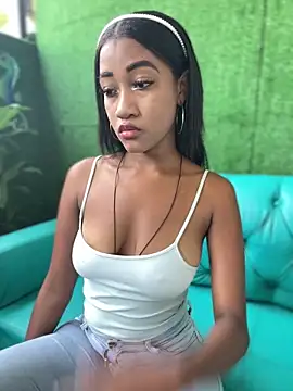 Snapshot of AleezaFrench chatting on February 22, 1:46 pm AleezaFrench online show from February 22, 1:46 pm