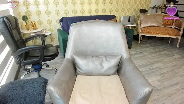 Snapshot of _angelina_class_7 chatting on November 13, 4:33 pm angelina class 7 online show from November 13, 4:33 pm