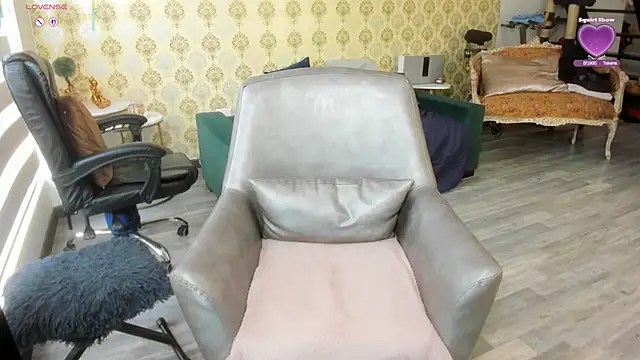 Snapshot of _angelina_class_7 chatting on October 30, 3:31 pm angelina class 7 online show from October 30, 3:31 pm