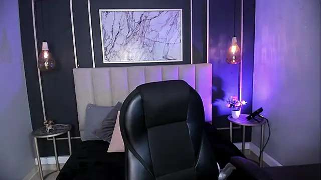 Snapshot of kira_moon__ chatting on September 25, 9:10 pm kira moon online show from September 25, 9:10 pm