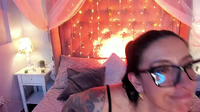 Snapshot of kira_moon__ chatting on March 5, 8:32 pm kira moon online show from March 5, 8:32 pm