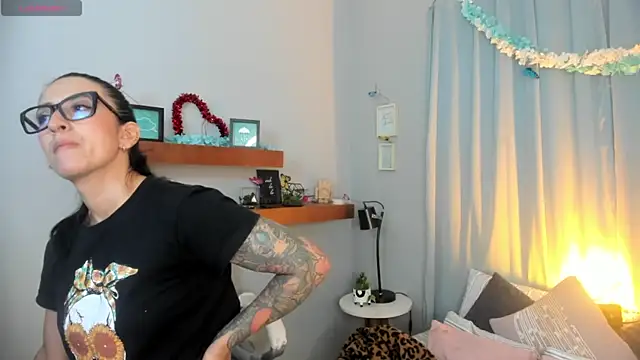 kira moon   online show from March 31, 9:17 pm