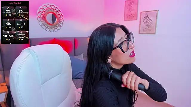 kira moon   online show from April 5, 2:57 pm