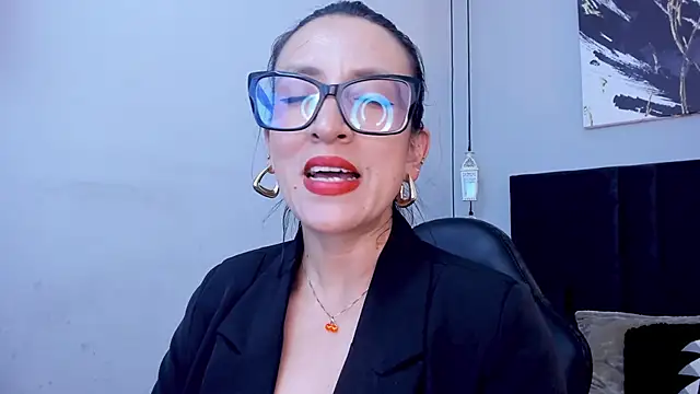 kira moon   online show from February 13, 9:37 pm