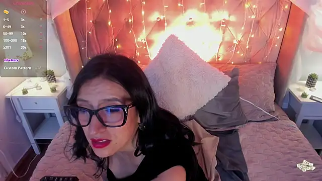 Snapshot of kira_moon__ chatting on March 8, 8:25 pm kira moon online show from March 8, 8:25 pm