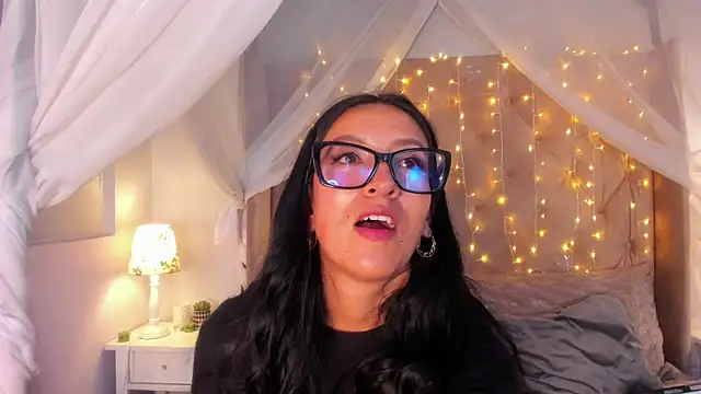 Snapshot of kira_moon__ chatting on March 9, 8:31 pm kira moon online show from March 9, 8:31 pm