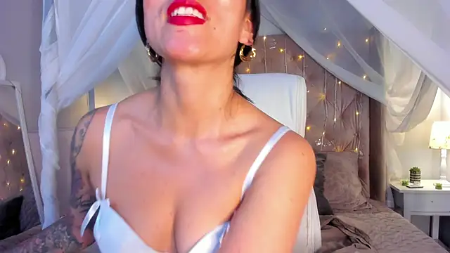 Snapshot of kira_moon__ chatting on March 12, 8:31 pm kira moon online show from March 12, 8:31 pm