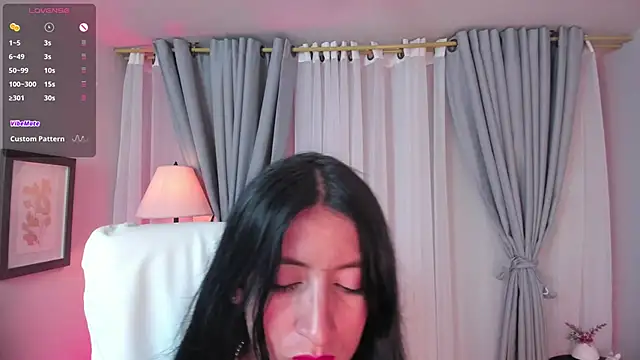 Snapshot of kira_moon__ chatting on November 6, 9:41 pm kira moon online show from November 6, 9:41 pm