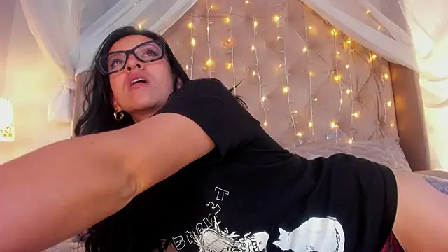 Snapshot of kira_moon__ chatting on March 9, 11:35 pm kira moon online show from March 9, 11:35 pm