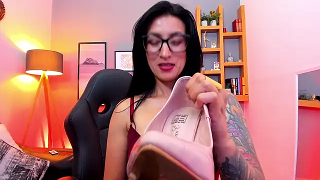 kira moon   online show from April 16, 9:39 pm