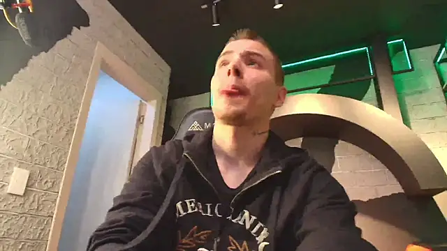 JordanThompson  online show from October 21, 11:09 am