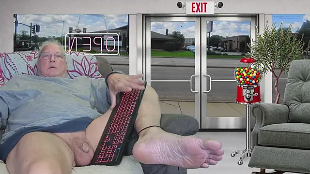 Snapshot of ButtCrackShowing-OOPS chatting on June 18, 4:00 am ButtCrackShowing-OOPS online show from June 18, 4:00 am