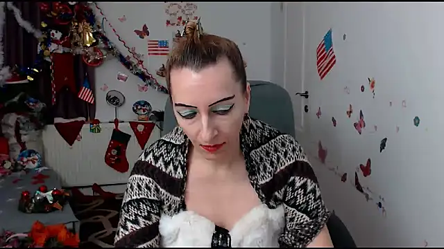Snapshot of EvelynAngell chatting on December 9, 6:55 am EvelynAngell online show from December 9, 6:55 am