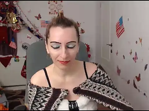Snapshot of EvelynAngell chatting on December 9, 10:00 am EvelynAngell online show from December 9, 10:00 am