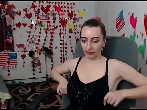Snapshot of EvelynAngell chatting on February 5, 11:44 am EvelynAngell online show from February 5, 11:44 am