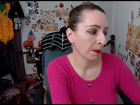 Snapshot of EvelynAngell chatting on October 16, 5:59 am EvelynAngell online show from October 16, 5:59 am