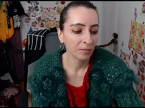 Snapshot of EvelynAngell chatting on October 18, 6:15 am EvelynAngell online show from October 18, 6:15 am