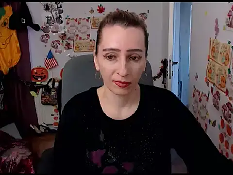 Snapshot of EvelynAngell chatting on October 10, 6:03 am EvelynAngell online show from October 10, 6:03 am