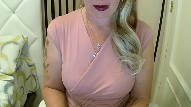 xxNoeliaxx online show from March 3, 8:21 am