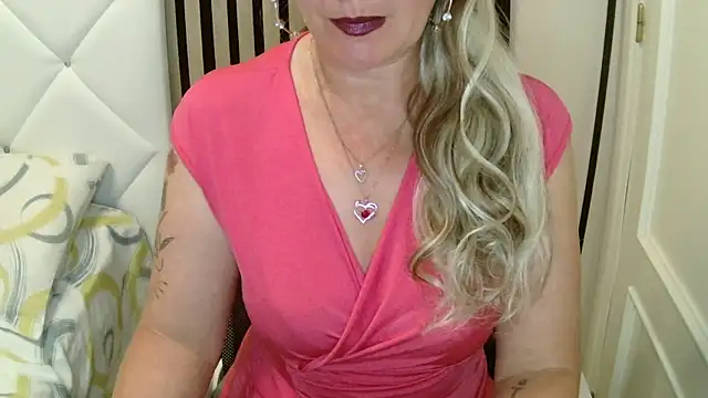 xxNoeliaxx online show from March 5, 8:00 am