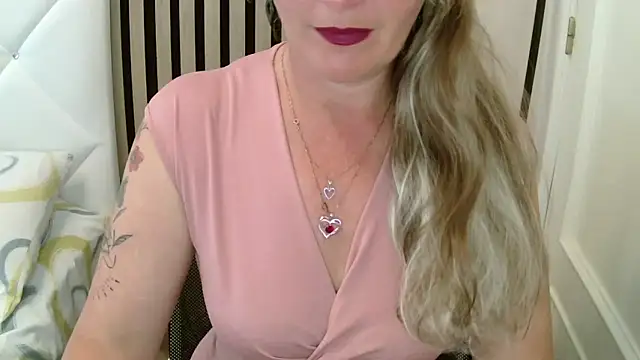 xxNoeliaxx online show from March 19, 8:47 am