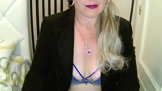 xxNoeliaxx online show from March 30, 6:48 am