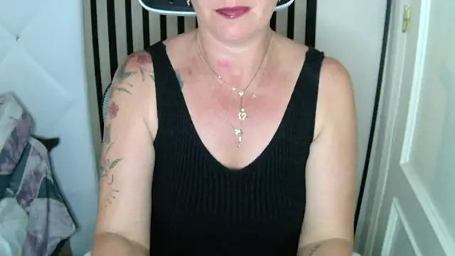 Snapshot of xxNoeliaxx chatting on October 27, 3:02 pm xxNoeliaxx online show from October 27, 3:02 pm