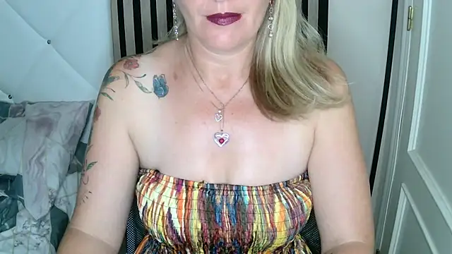 Snapshot of xxNoeliaxx chatting on July 13, 6:46 am xxNoeliaxx online show from July 13, 6:46 am