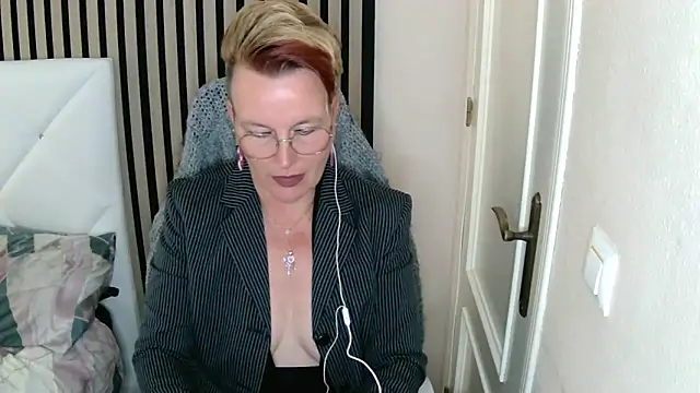 Snapshot of xxNoeliaxx chatting on March 15, 7:53 am xxNoeliaxx online show from March 15, 7:53 am