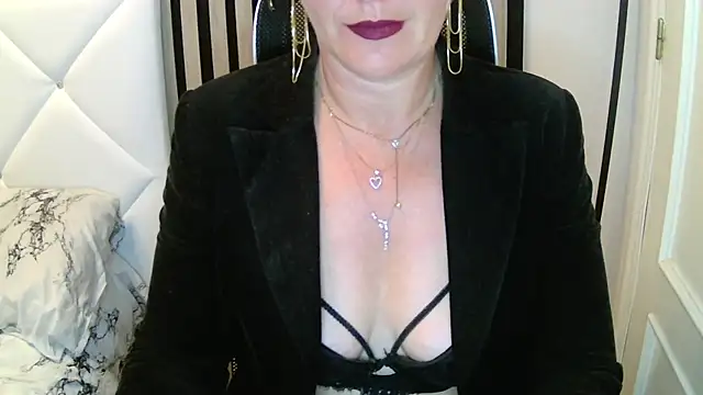 Snapshot of xxNoeliaxx chatting on December 15, 8:09 am xxNoeliaxx online show from December 15, 8:09 am