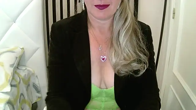 xxNoeliaxx online show from April 2, 7:15 am