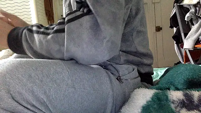 Snapshot of molozeb chatting on February 3, 10:09 am molozeb online show from February 3, 10:09 am