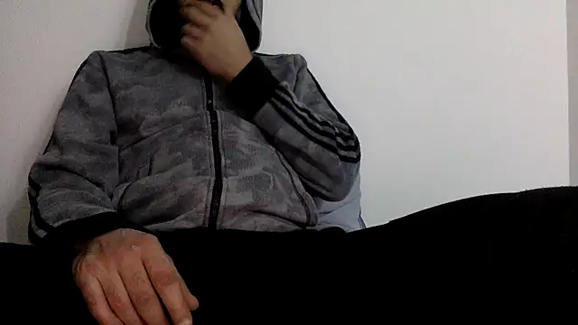 Snapshot of molozeb chatting on February 7, 12:18 am molozeb online show from February 7, 12:18 am