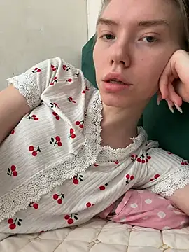 Snapshot of Lisaaa_Alisa chatting on June 1, 4:45 am Lisaaa Alisa online show from June 1, 4:45 am