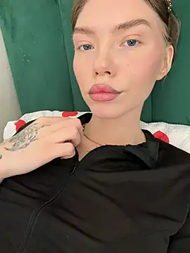 Snapshot of Lisaaa_Alisa chatting on May 29, 4:18 am Lisaaa Alisa online show from May 29, 4:18 am