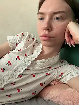 Snapshot of Lisaaa_Alisa chatting on May 14, 4:42 am Lisaaa Alisa online show from May 14, 4:42 am