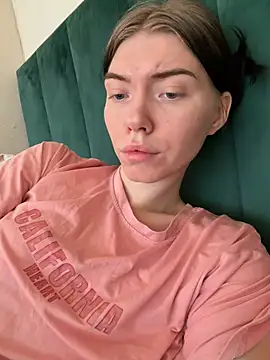 Snapshot of Lisaaa_Alisa chatting on February 25, 4:01 am Lisaaa Alisa online show from February 25, 4:01 am