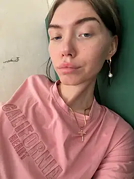 Lisaaa Alisa online show from April 24, 9:00 am